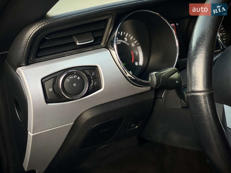 Купе Ford Mustang 2016 в Києві