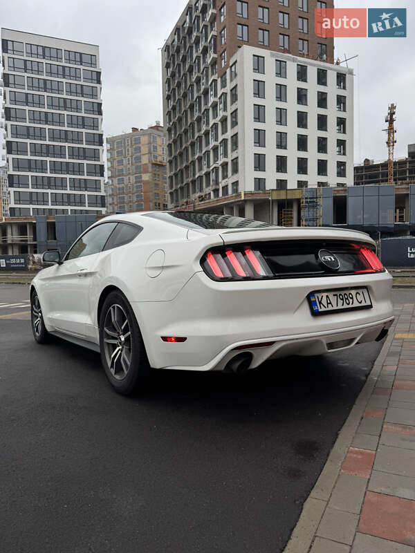 Купе Ford Mustang 2016 в Києві