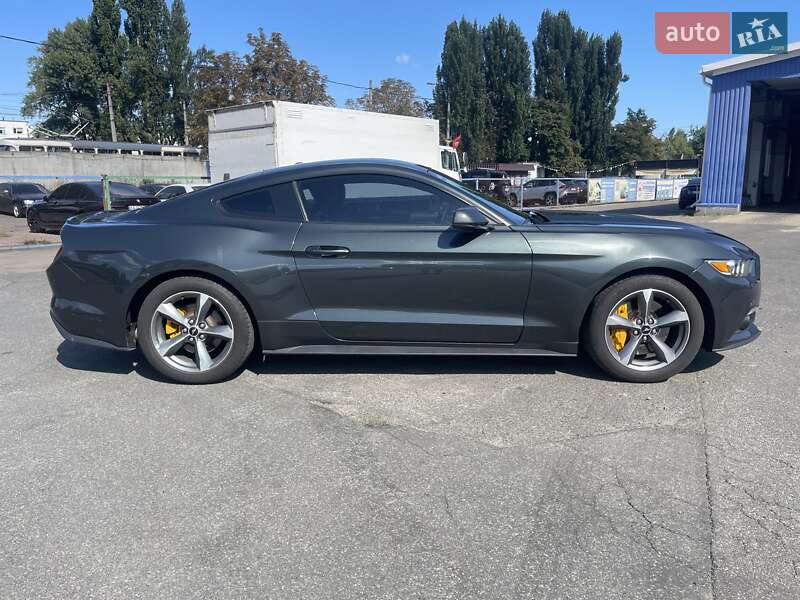 Купе Ford Mustang 2015 в Києві фото 7 Купе Ford Mustang 2015 в Києві