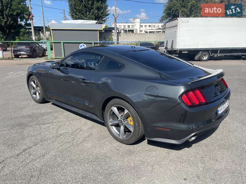 Купе Ford Mustang 2015 в Києві фото 12 Купе Ford Mustang 2015 в Києві