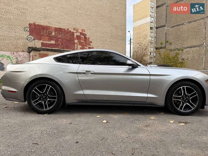 Купе Ford Mustang 2019 в Киеве фото 36 Купе Ford Mustang 2019 в Киеве