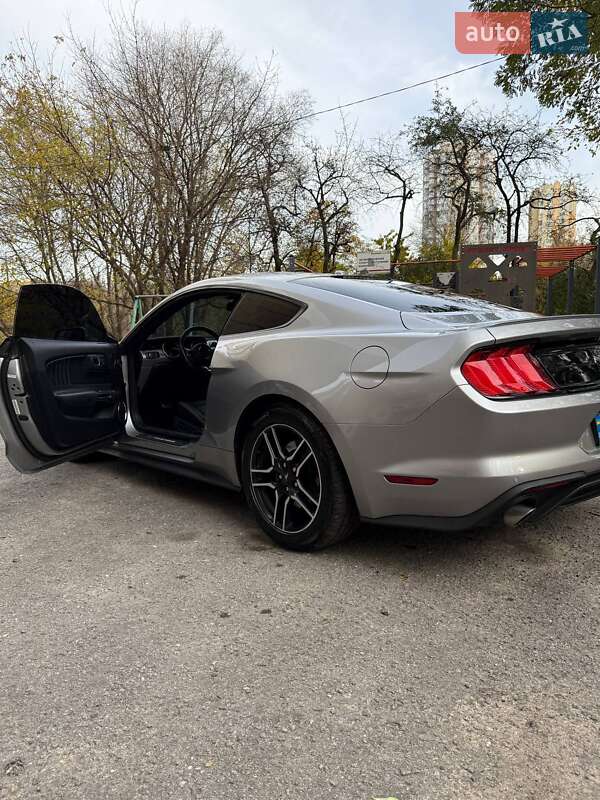 Купе Ford Mustang 2019 в Киеве фото 39 Купе Ford Mustang 2019 в Киеве