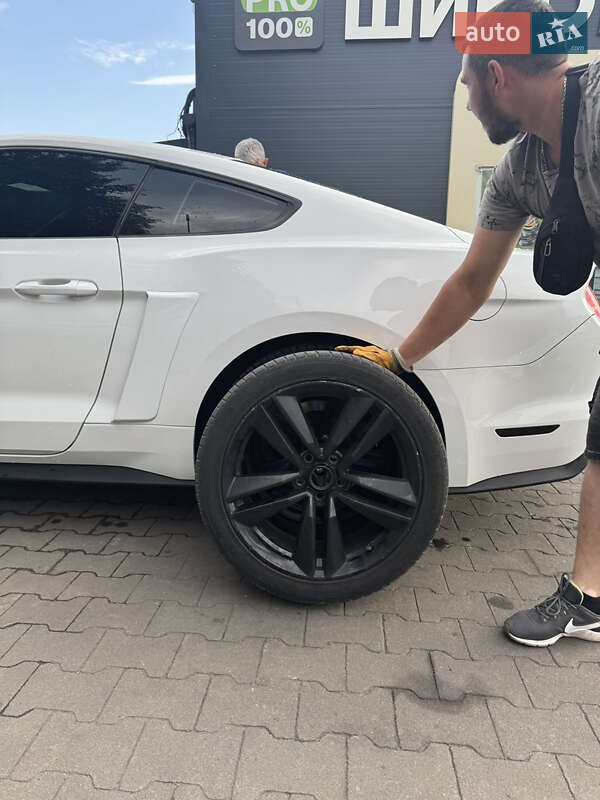 Купе Ford Mustang 2015 в Києві фото 20 Купе Ford Mustang 2015 в Києві
