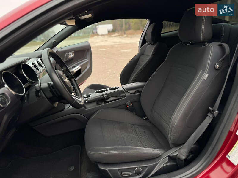 Купе Ford Mustang 2015 в Києві фото 16 Купе Ford Mustang 2015 в Києві