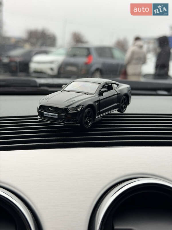 Купе Ford Mustang 2015 в Києві