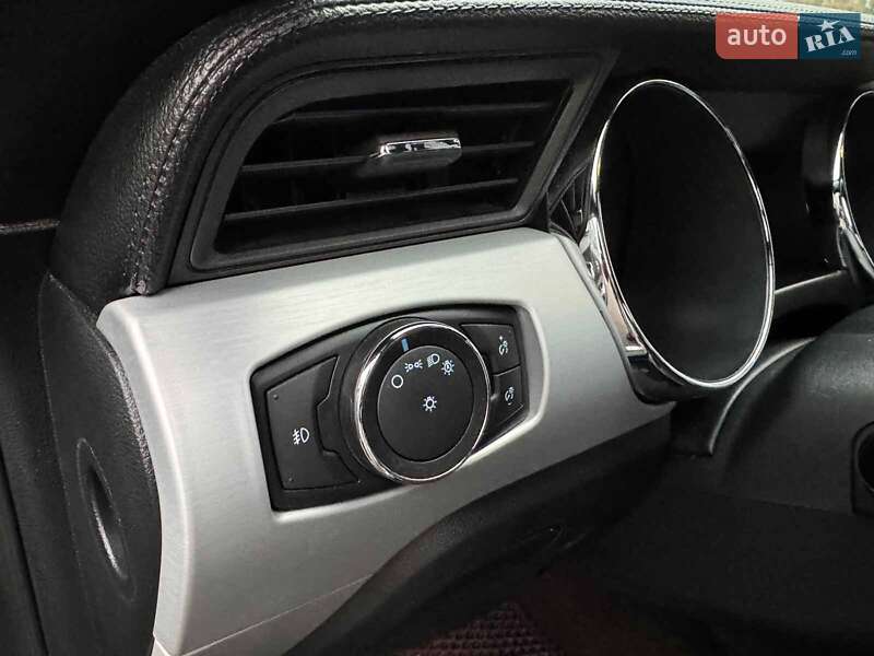 Кабриолет Ford Mustang 2016 в Киеве фото 16 Кабриолет Ford Mustang 2016 в Киеве