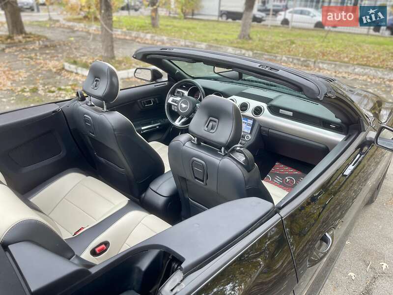 Кабриолет Ford Mustang 2019 в Киеве