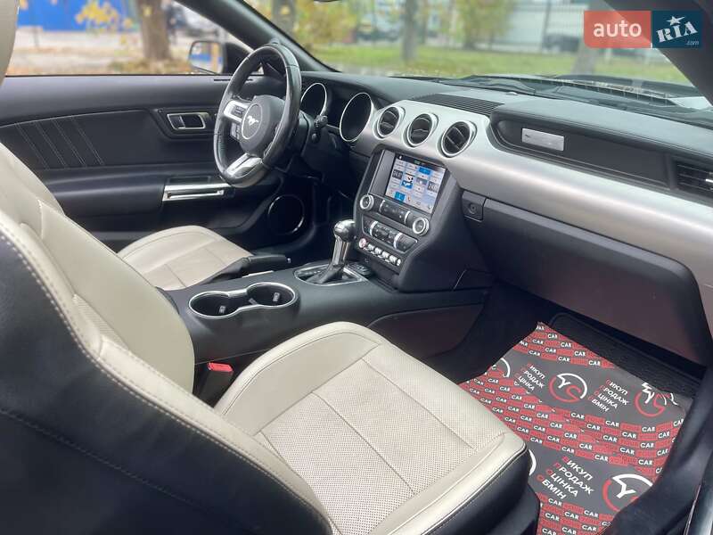 Кабриолет Ford Mustang 2019 в Киеве