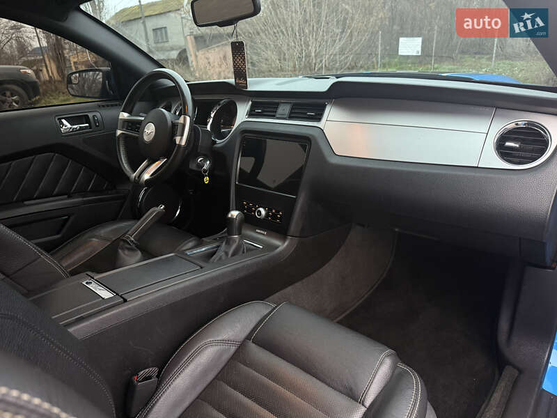 Купе Ford Mustang 2011 в Миколаєві