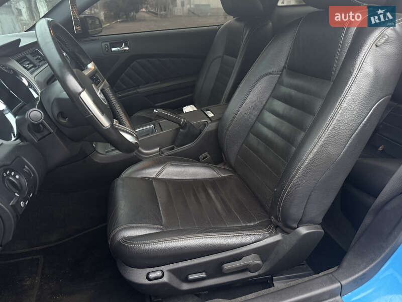 Купе Ford Mustang 2011 в Миколаєві
