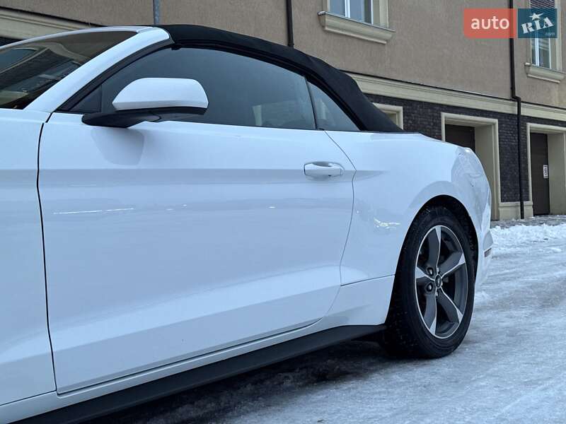 Кабриолет Ford Mustang 2015 в Киеве