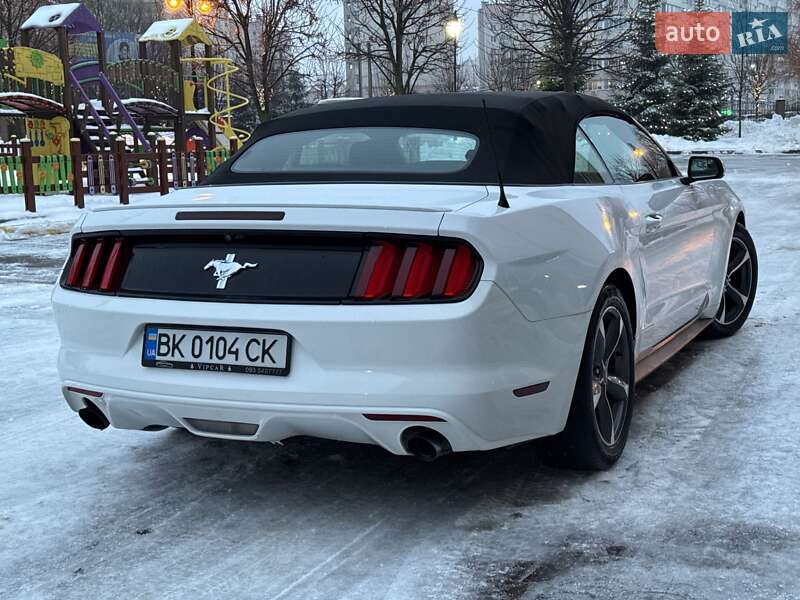 Кабриолет Ford Mustang 2015 в Киеве