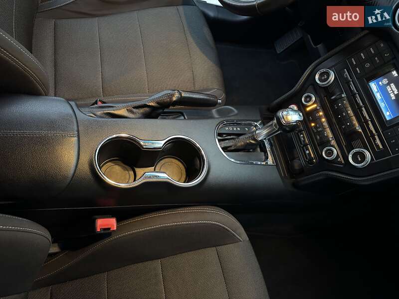 Кабриолет Ford Mustang 2015 в Киеве