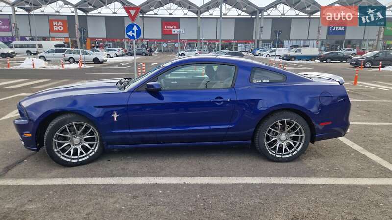 Купе Ford Mustang 2012 в Измаиле