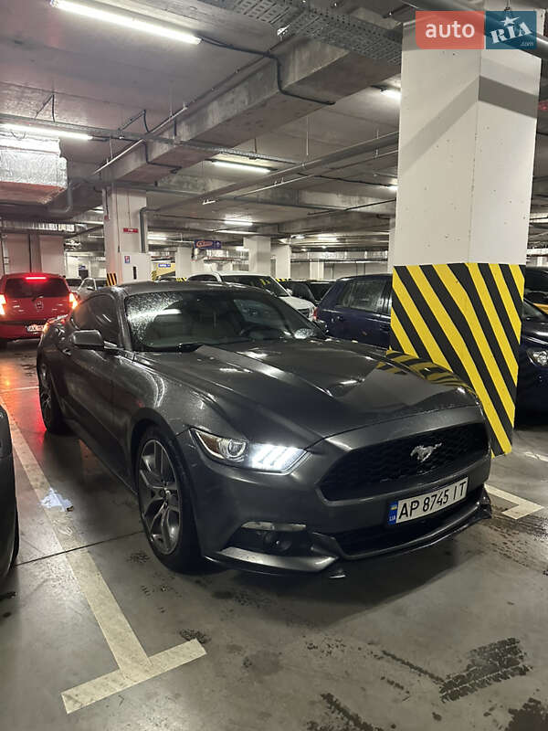 Купе Ford Mustang 2015 в Киеве фото 3 Купе Ford Mustang 2015 в Киеве