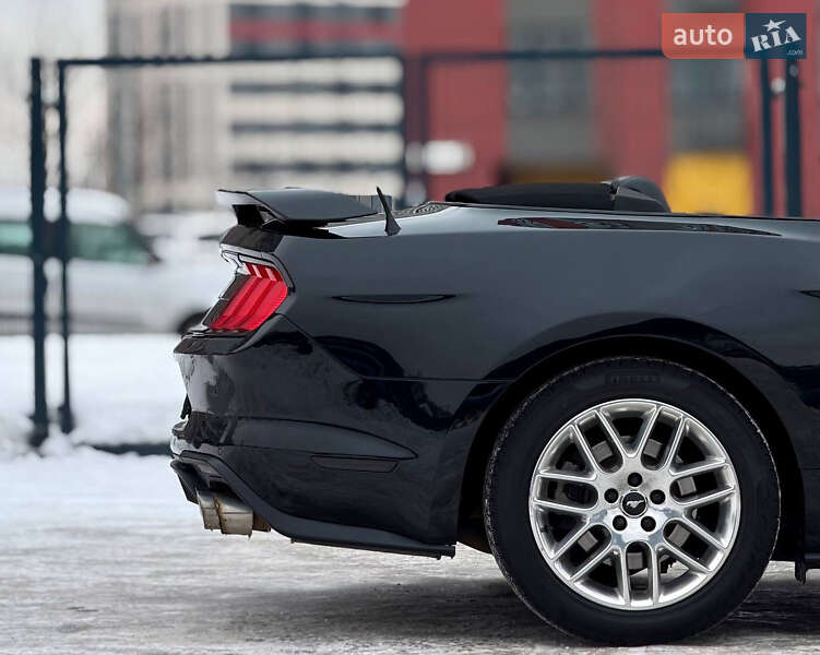 Кабриолет Ford Mustang 2015 в Киеве