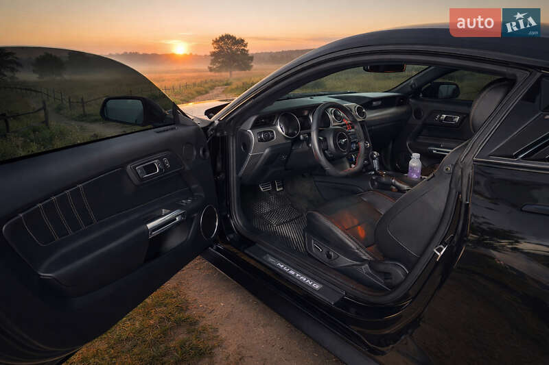 Купе Ford Mustang 2018 в Києві фото 18 Купе Ford Mustang 2018 в Києві