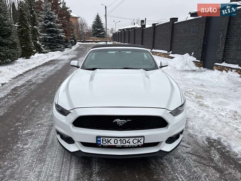 Кабріолет Ford Mustang 2015 в Києві фото 2 Кабріолет Ford Mustang 2015 в Києві