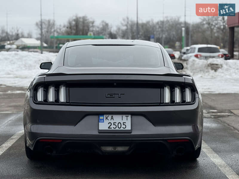 Купе Ford Mustang 2016 в Киеве
