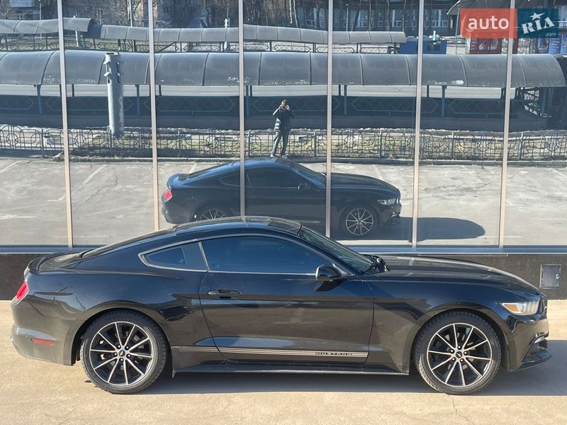 Купе Ford Mustang 2015 в Києві