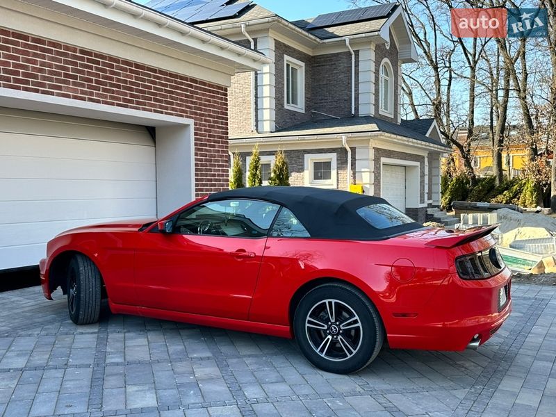 Кабриолет Ford Mustang 2012 в Киеве