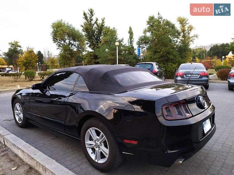 Кабриолет Ford Mustang 2014 в Львове
