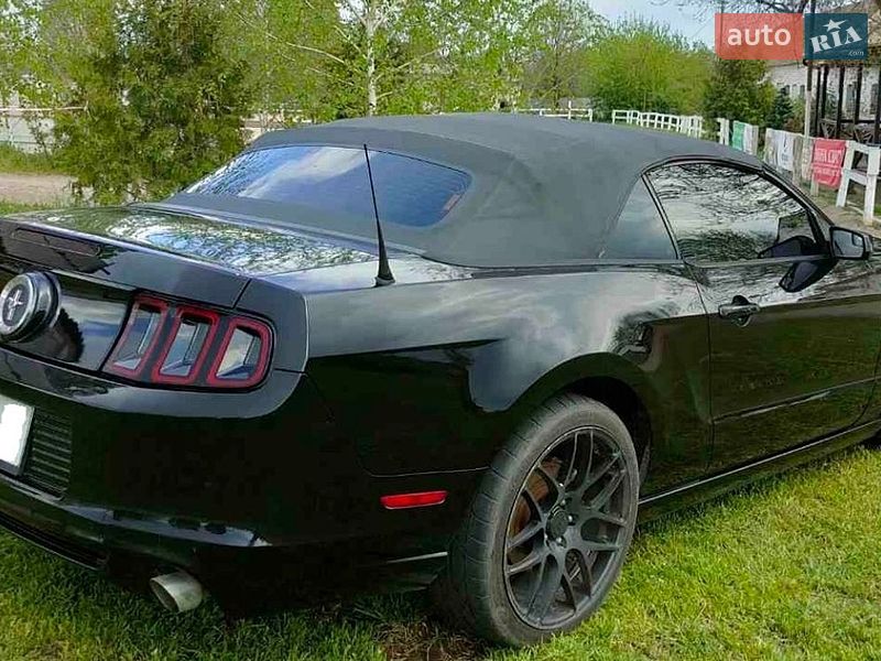Кабриолет Ford Mustang 2014 в Львове