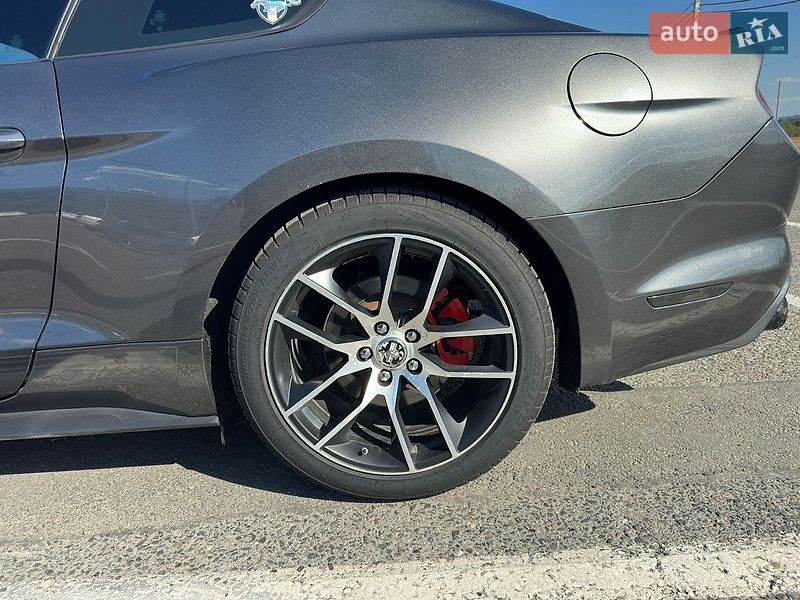 Купе Ford Mustang 2015 в Чернівцях