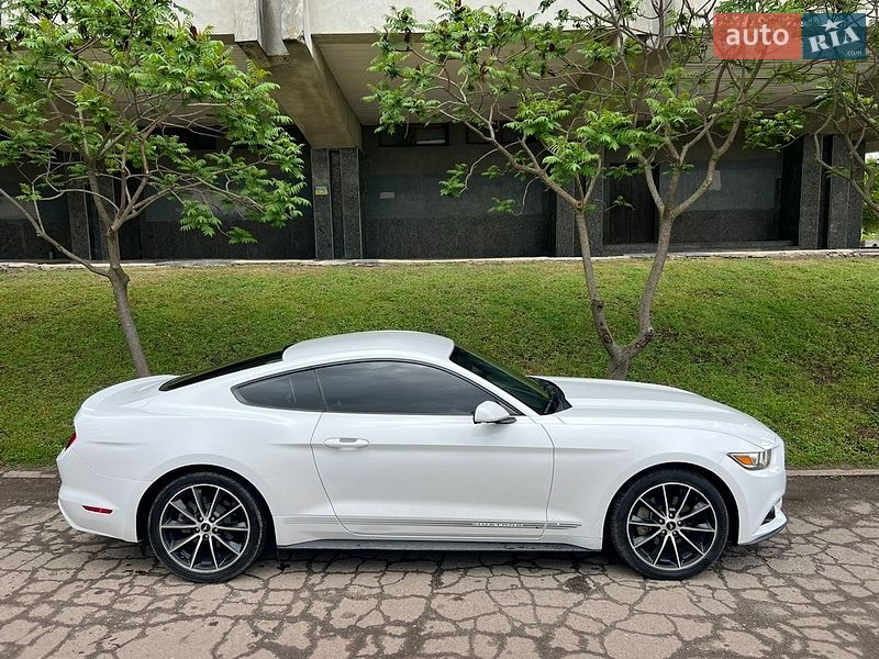 Купе Ford Mustang 2015 в Сумах