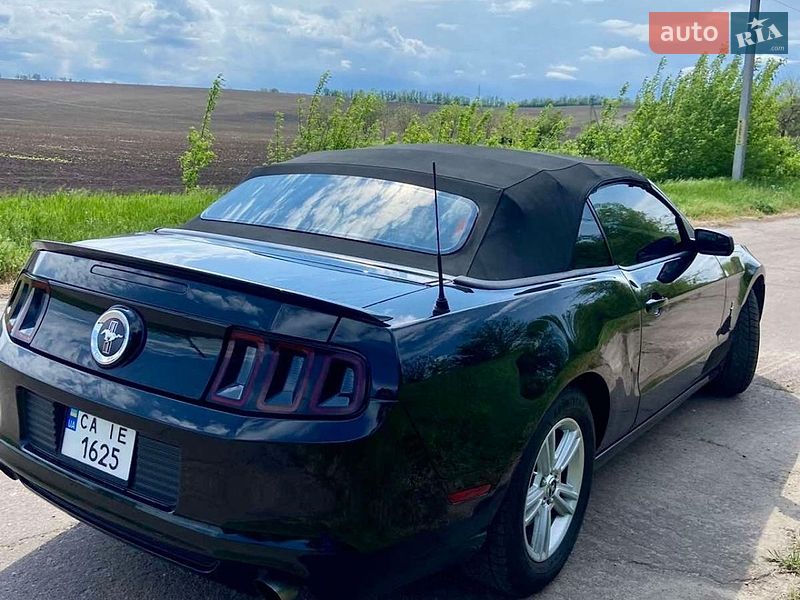Кабріолет Ford Mustang 2012 в Смілі