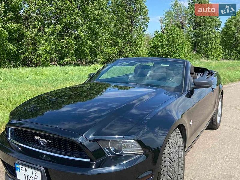 Кабріолет Ford Mustang 2012 в Смілі