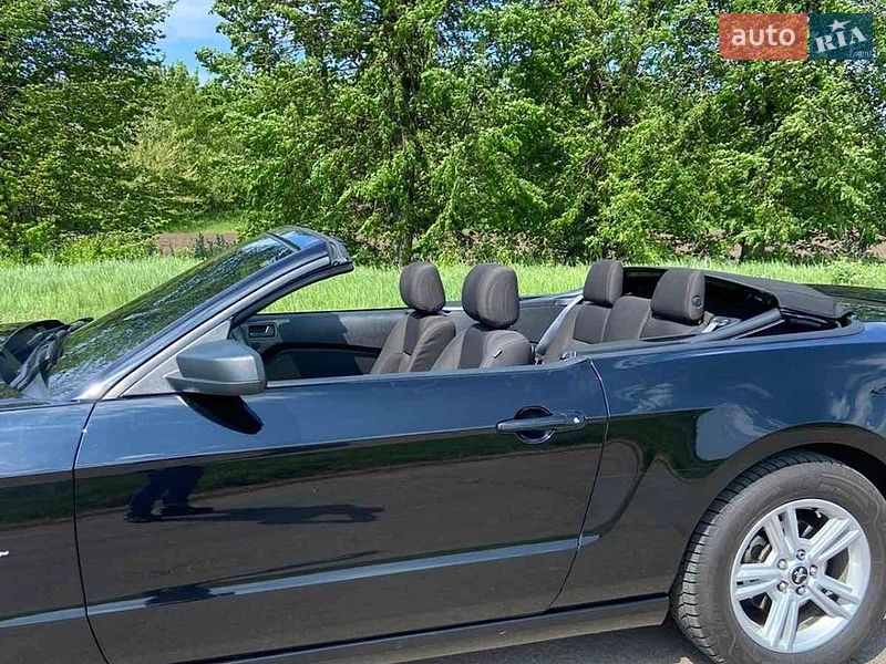 Кабріолет Ford Mustang 2012 в Смілі