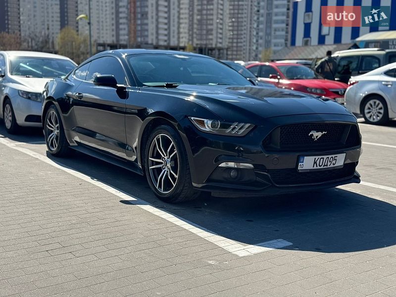 Ford Mustang, photos from the listing