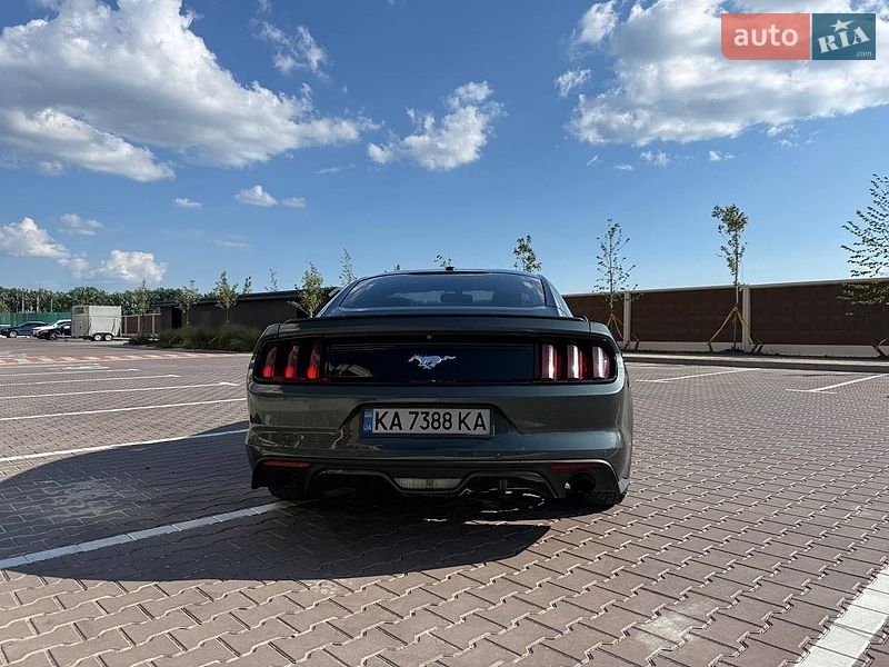 Купе Ford Mustang 2015 в Києві