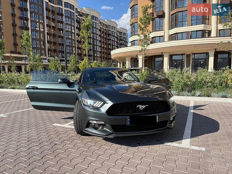 Купе Ford Mustang 2015 в Києві