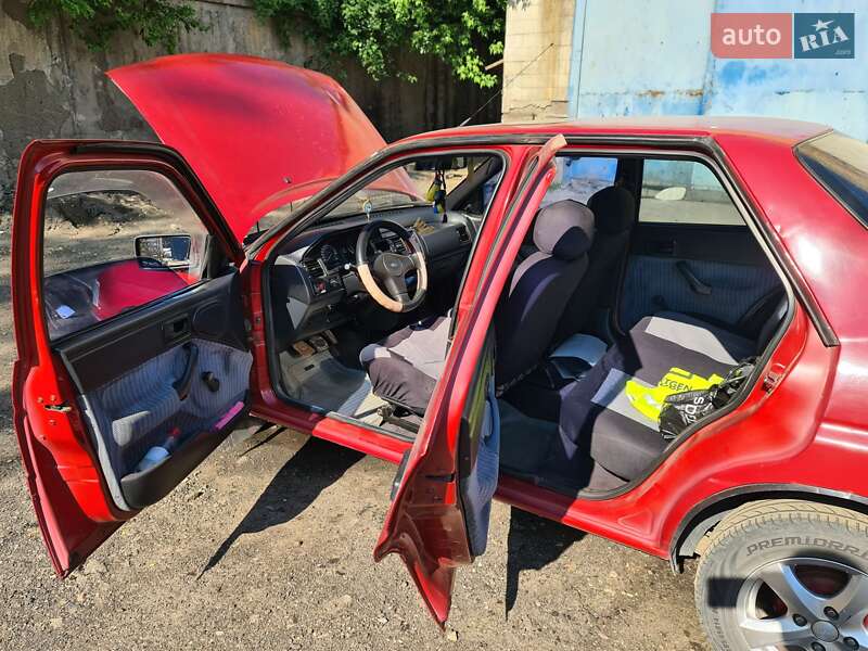 Седан Ford Orion 1992 в Киеве фото 9 Седан Ford Orion 1992 в Киеве