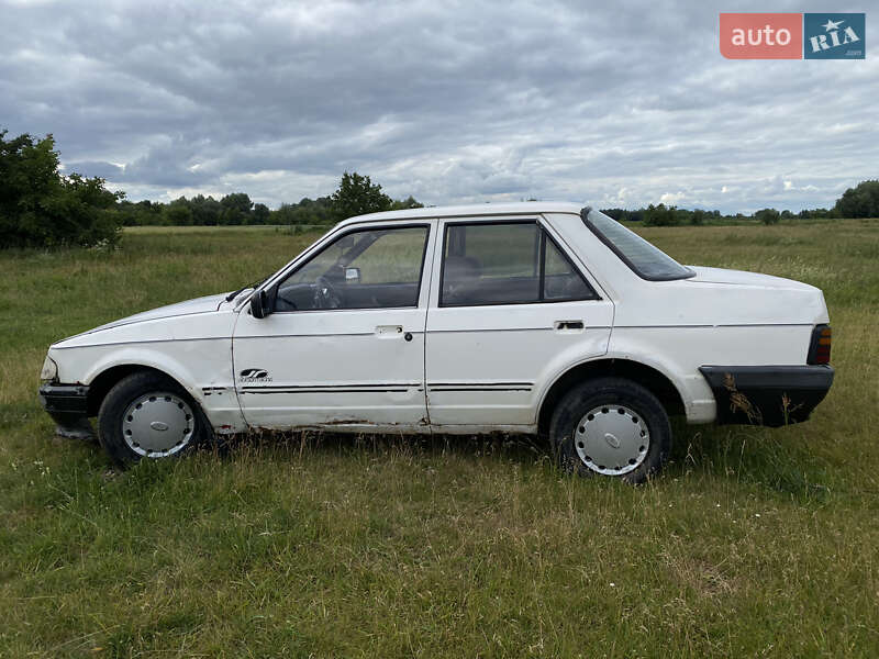 Седан Ford Orion 1987 в Остроге