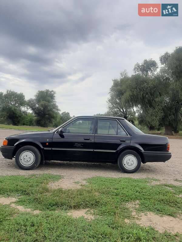 Седан Ford Orion 1990 в Ямполе