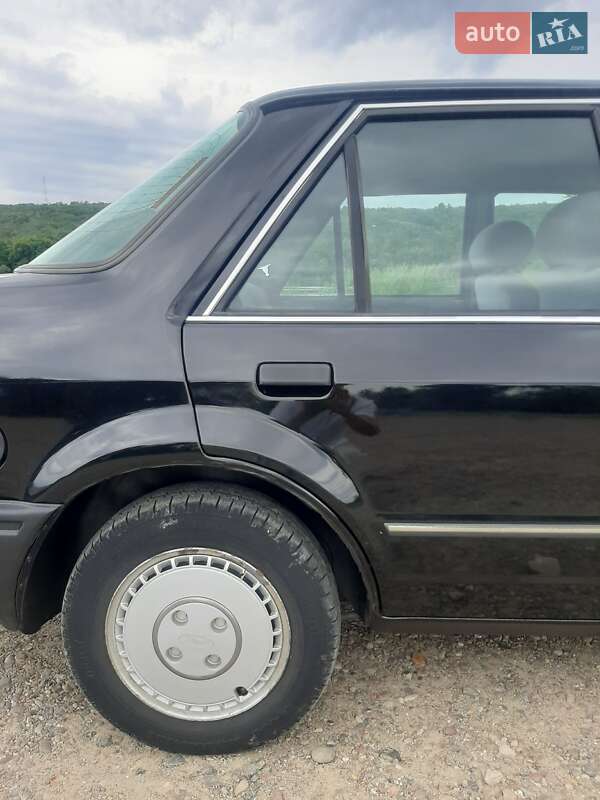 Седан Ford Orion 1990 в Ямполе