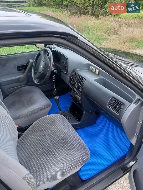 Седан Ford Orion 1990 в Ямполе