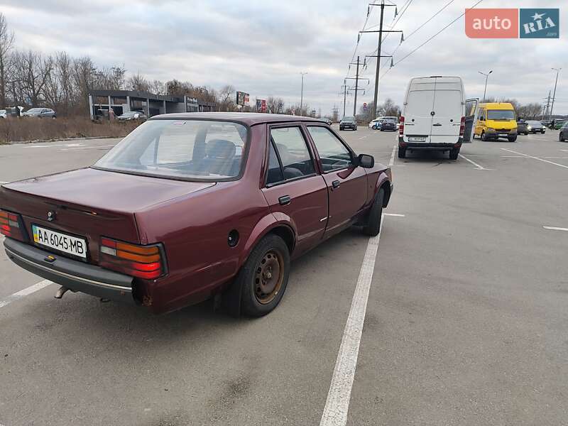 Седан Ford Orion 1989 в Киеве
