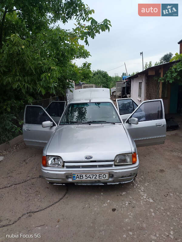 Седан Ford Orion 1989 в Браиловом