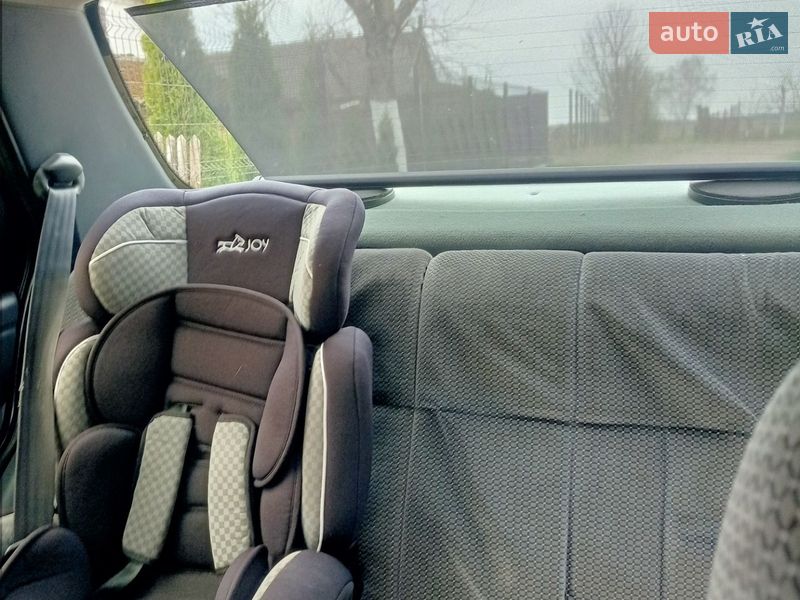 Седан Ford Orion 1993 в Самборі