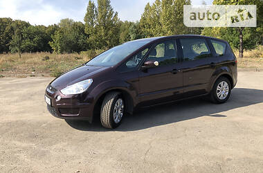 Хэтчбек Ford S-Max 2010 в Кривом Роге