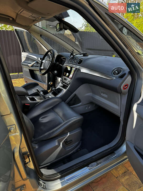 Минивэн Ford S-Max 2009 в Долине