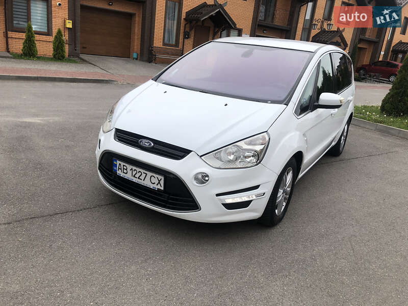 Минивэн Ford S-Max 2013 в 