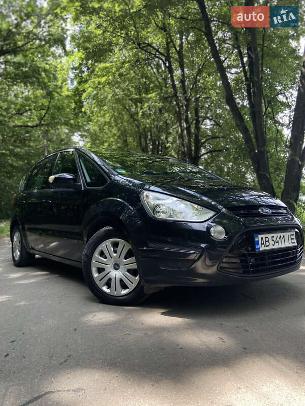 Минивэн Ford S-Max 2011 в 