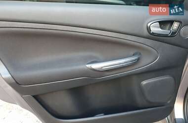 Минивэн Ford S-Max 2013 в 