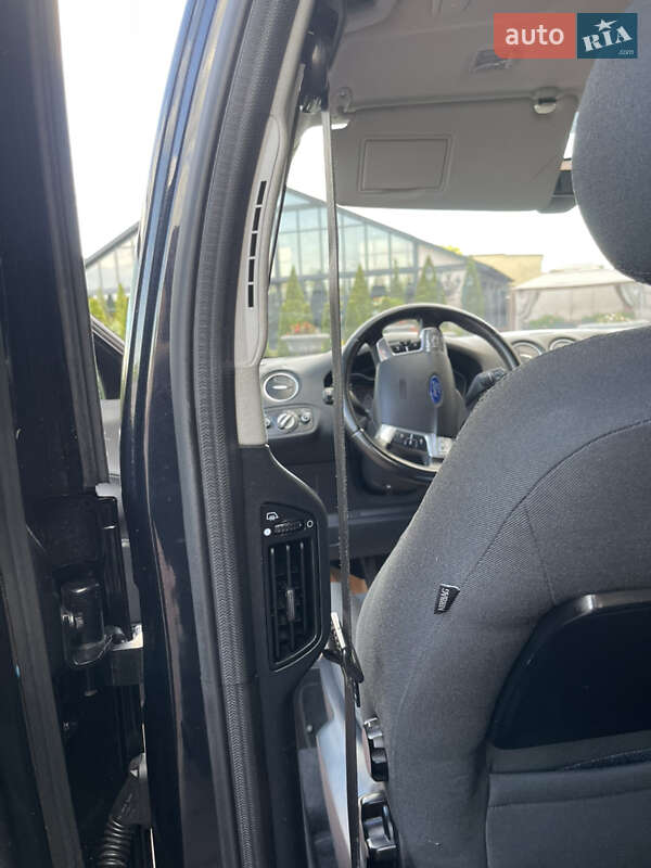 Минивэн Ford S-Max 2011 в Стрые