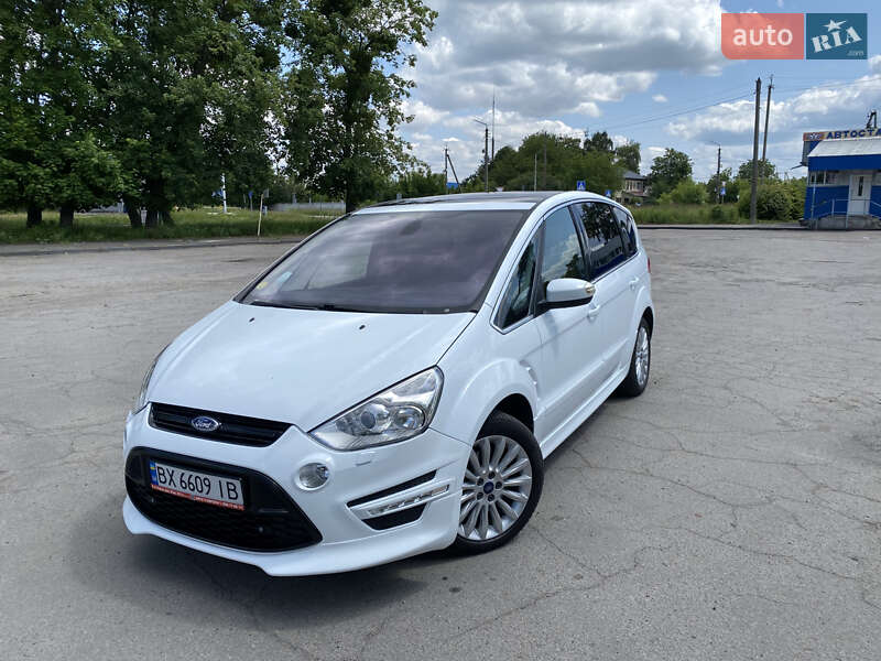 Минивэн Ford S-Max 2013 в 